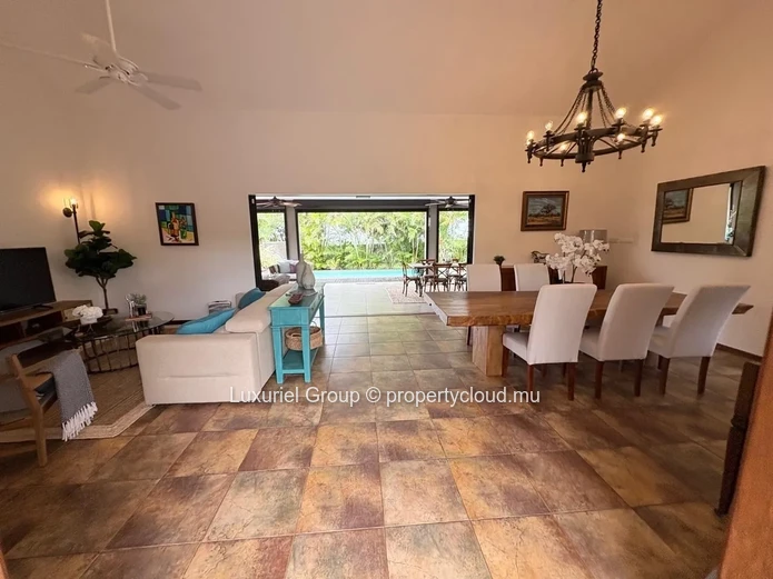 Live the Mont Piton Lifestyle in This Stunning Contemporary Villa