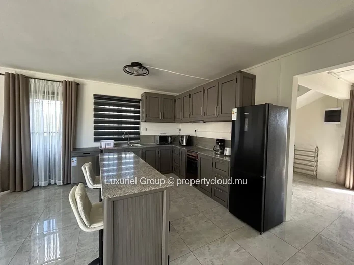 Modern 4-Bedroom Villa with Swimming Pool – Pereybere