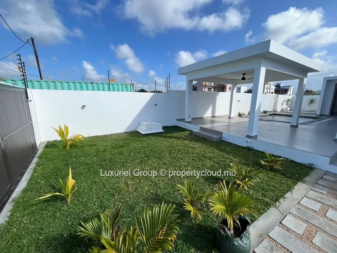 Exceptional New Villa for Sale in Pereybere