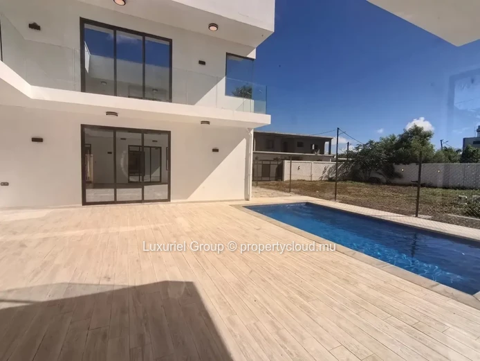 Luxury 5-Bedroom Villa for Rent in Cap Malheureux
