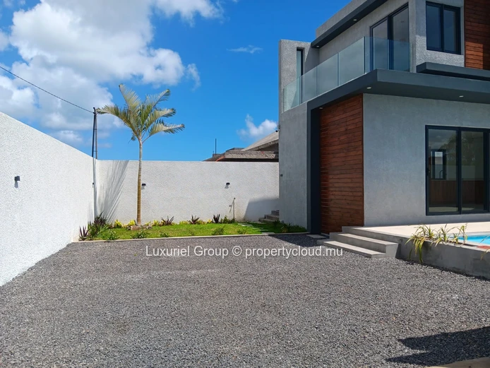Exceptional 3-Bedroom Home with Pool in Cap Malheureux