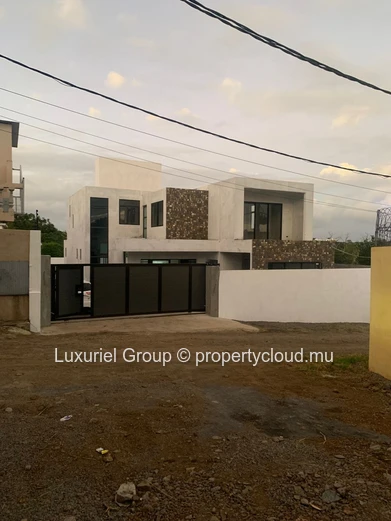  Contemporary 4-Bedroom Villa with Private Pool 