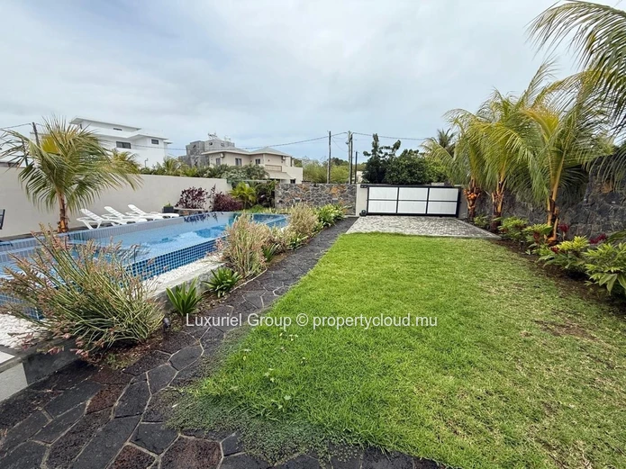 Stunning Contemporary Villa With Private Pool And Garden