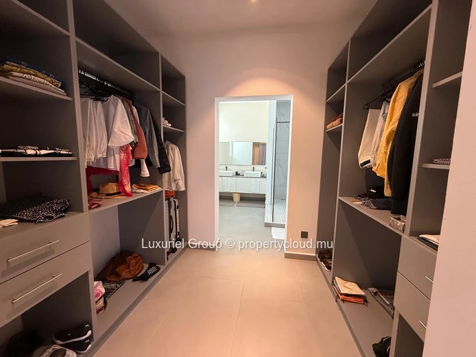 Modern Living In Grand Baie – 3 En-Suite Bedrooms, Private Pool & Terrace