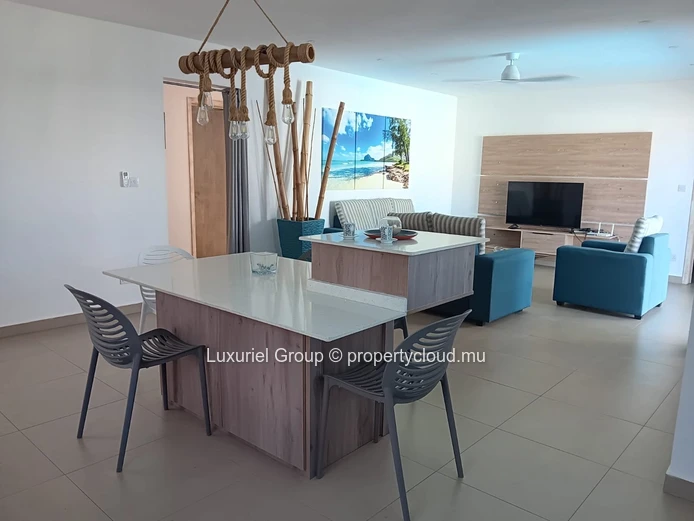 Villa for sale in Grand Baie – 3 bedrooms, swimming pool, secure residence