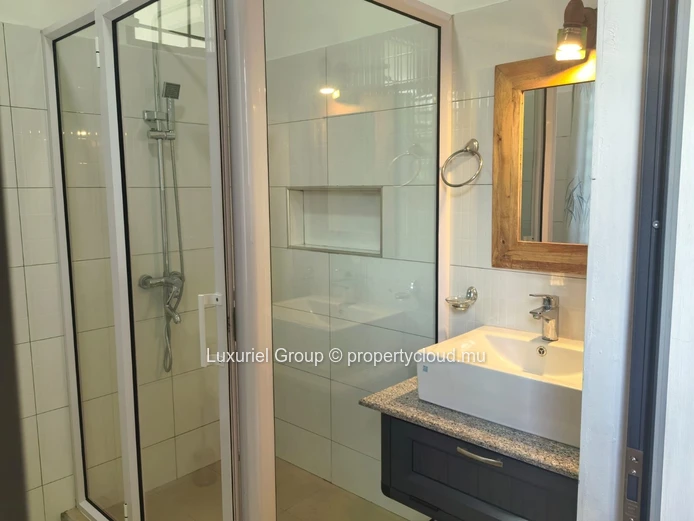 Spacious Villa with Private Pool, Rooftop, and Security – Mont Choisy