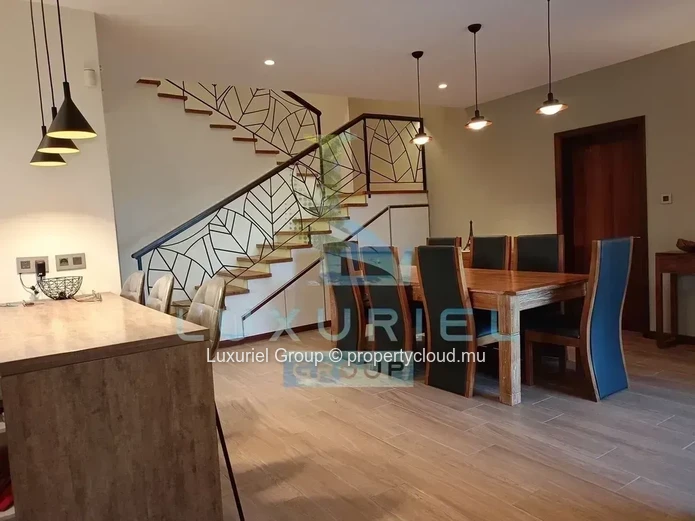 Exclusive 6-Bedroom Luxury Villa with Infinity Pool in Mont Choisy