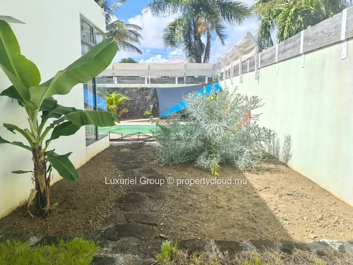 Charming Villa with Private Pool in the Heart of Pereybere