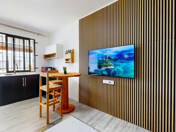 6 Bedroom Apartment