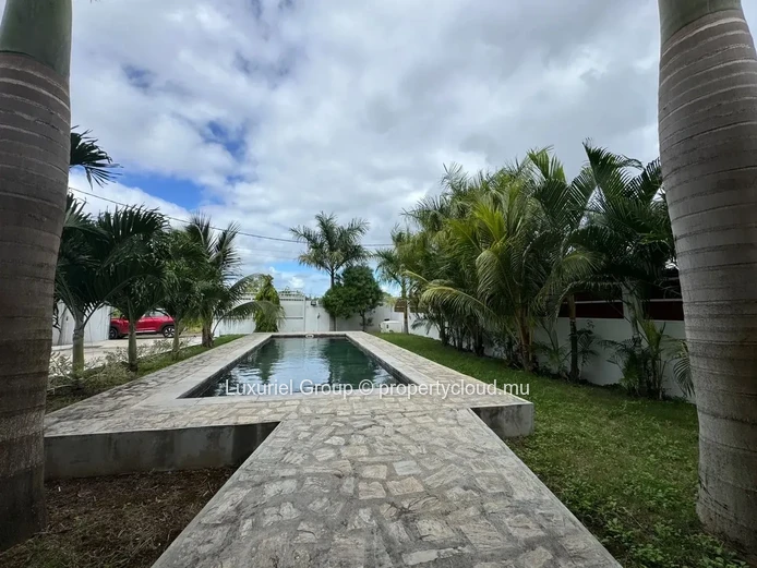 Family Villa With Pool For Rent – Péreybère