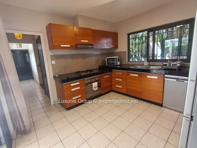 Contemporary Villa for Rent-Large Garden and Modern Comfort