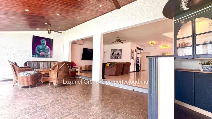 Tropical Comfort Meets Modern Living – Duplex Villa in Pointe aux Canonniers