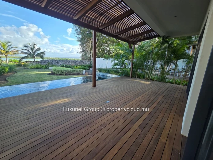 Exclusive Beachfront Villa For Sale In Poste Lafayette