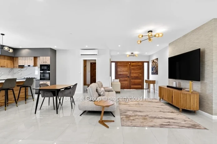 Prestige Villa For Sale – Péreybère
