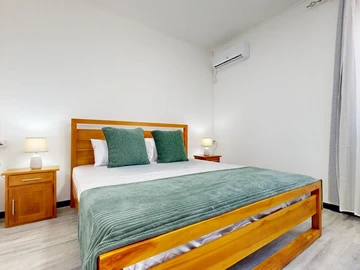 6 Bedroom Apartment
