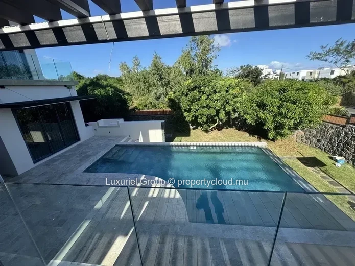 Exclusive 6-Bedroom Luxury Villa with Infinity Pool in Mont Choisy