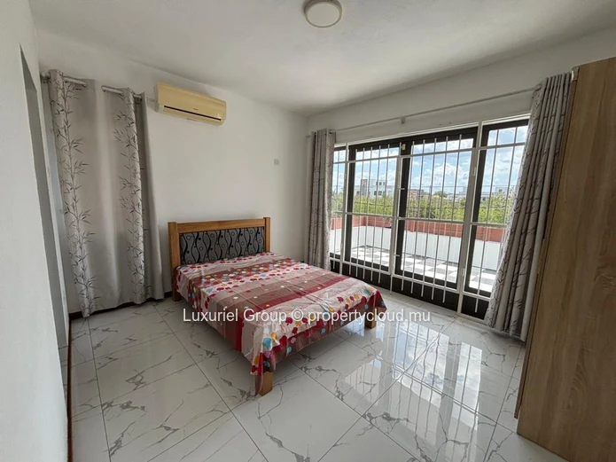 Spacious Villa With 4 Suites, Pool And Security In Mont Choisy