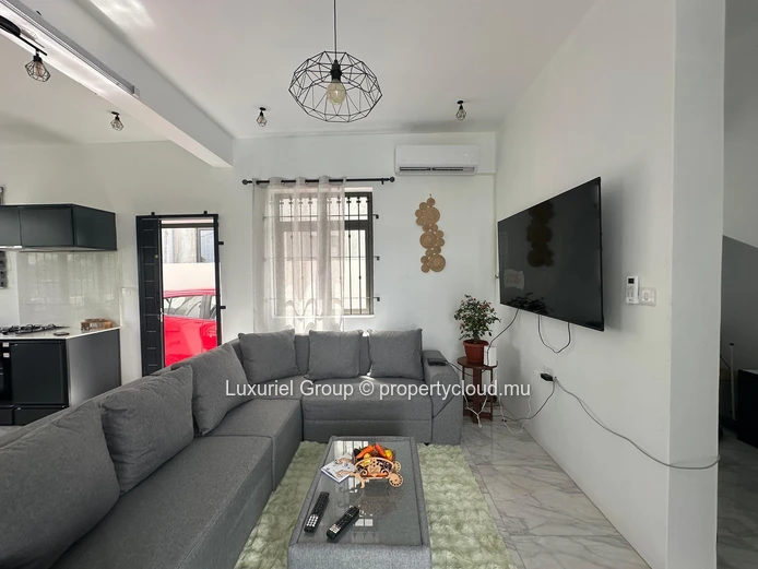 Contemporary 4-Bedroom Villa with Private Pool in Pereybere
