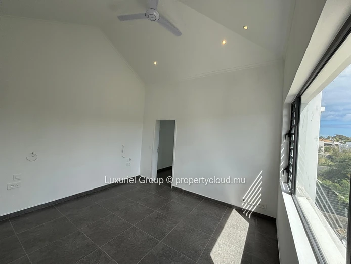 Modern Villa of 5 Bedrooms, Private Pool, Spacious Interiors