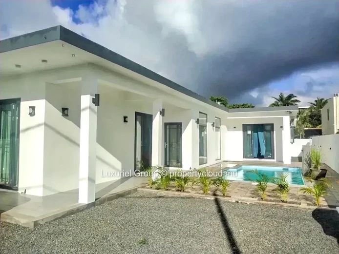 New Contemporary Villa With Swimming Pool