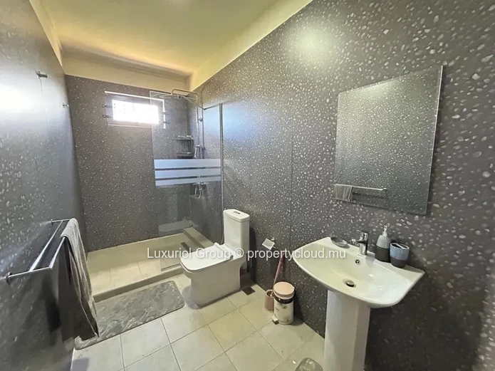Modern 4-Bedroom Villa with Swimming Pool – Pereybere