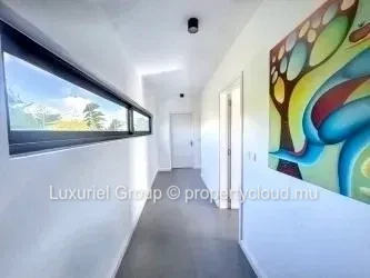 Calodyne Gem – Modern Villa with Pool, Office, and Garden Oasis