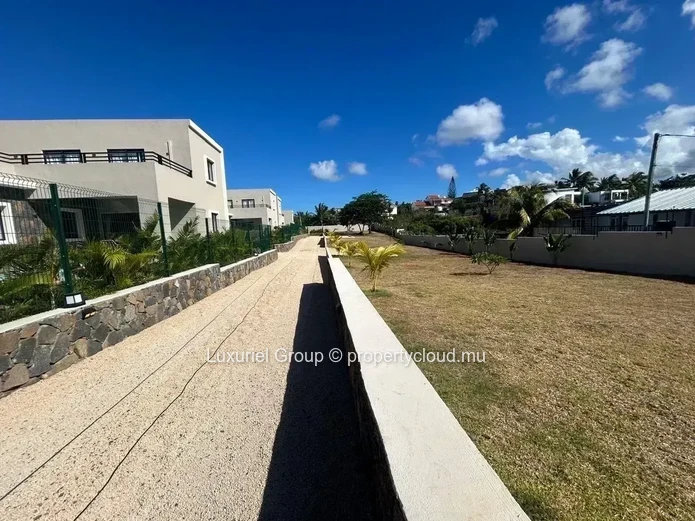 Contemporary 3-Bedroom Villa for Rent in Private Calodyne Residence