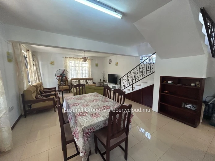 Discover This Charming House For Rent In Calodyne