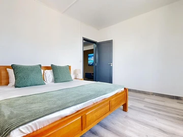 6 Bedroom Apartment
