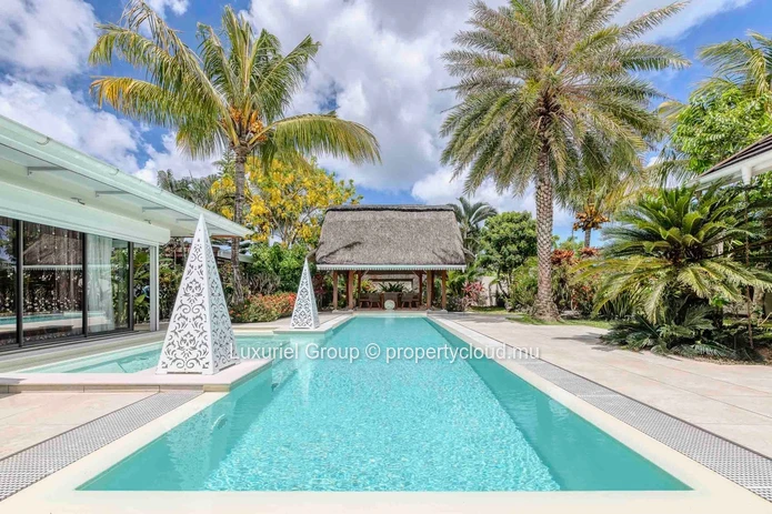 High-End Villa in a Secure Private Residence – Grand Baie