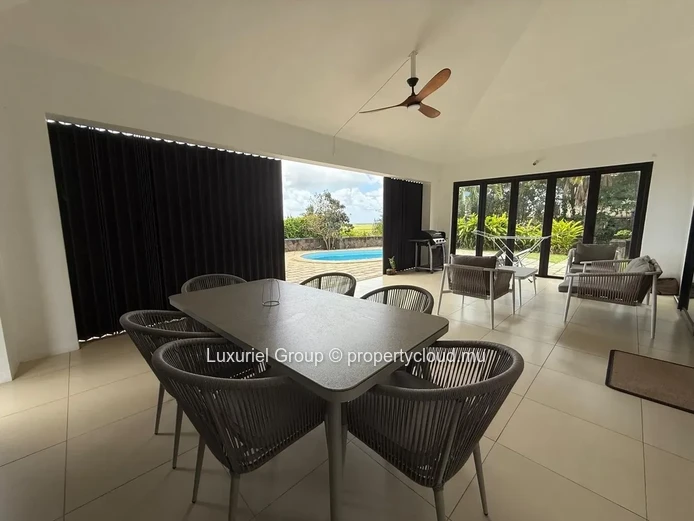 High-End Villa With Ensuite Bedrooms & Tropical Garden
