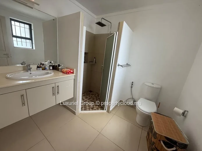High-End Villa With Ensuite Bedrooms & Tropical Garden