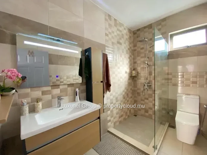 Your Private Oasis in Pereybère – Modern Villa with Pool and Garden