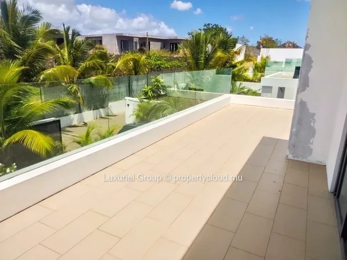 High Standing Villa With Pool And Tropical Garden