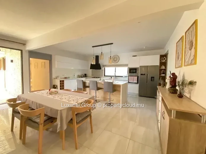 Your Private Oasis in Pereybère – Modern Villa with Pool and Garden