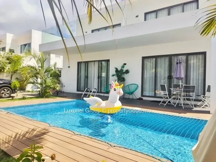 High Standing Villa With Pool And Tropical Garden