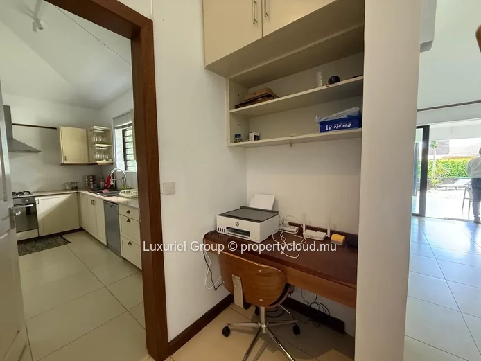 High-End Villa With Ensuite Bedrooms & Tropical Garden