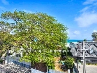  Bright and Modern 2-Bedroom Apartment with Sea View in Pereybere