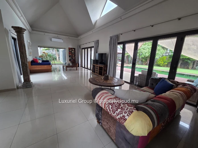 Exceptional Villa In The Heart Of A Secure Estate