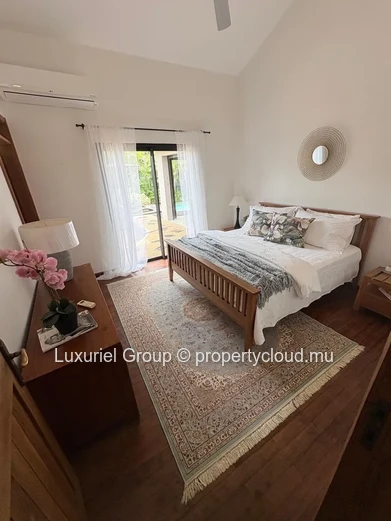 Live the Mont Piton Lifestyle in This Stunning Contemporary Villa