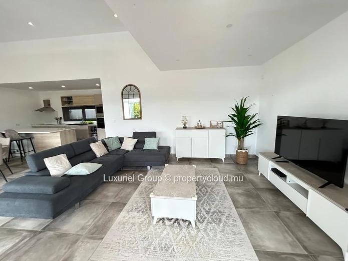 Beautiful 3-Bedroom Villa with Pool and Terrace
