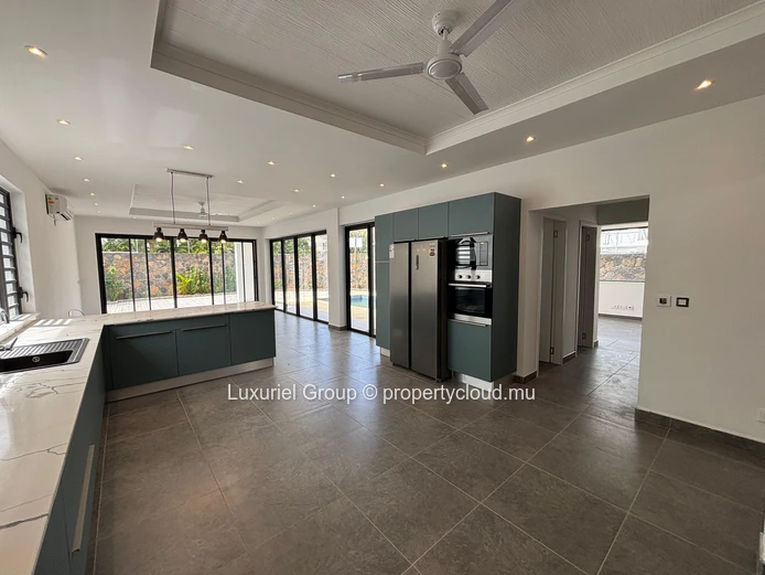 Contemporary 4-Bedroom Villa with Spacious Living Area and Pool