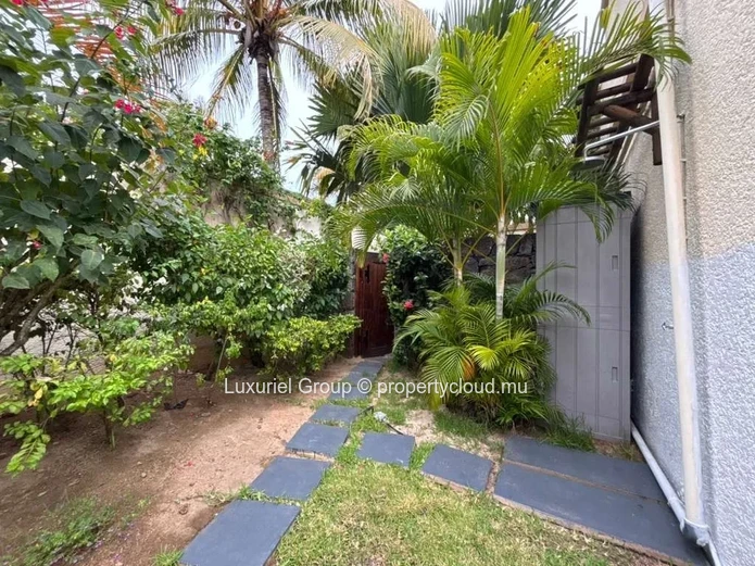 Private Oasis In Pereybere – Villa With Pool In A Secure Residence