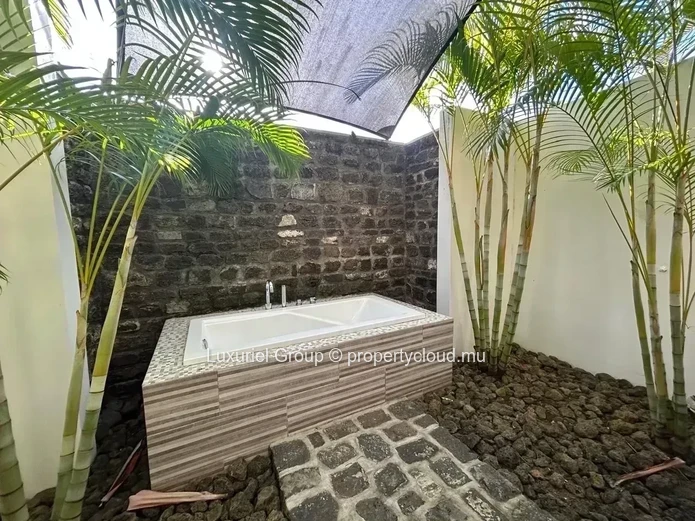 Prestige House for Rent – Private Estate in Forêt Daruty