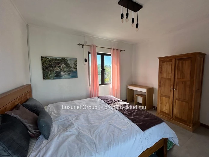 Beautiful Villa for Sale in Pereybere – Fully Furnished with Swimming Pool and Landscaped Terrace