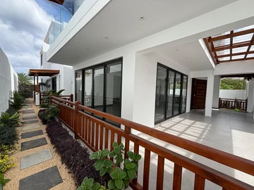 5 Bedroom Villa