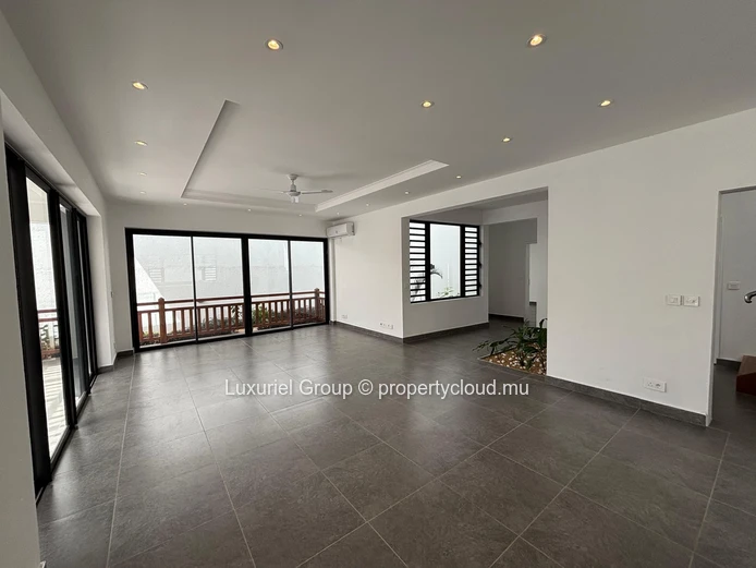 Modern Villa of 5 Bedrooms, Private Pool, Spacious Interiors