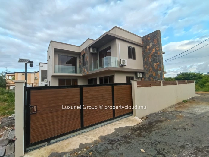 Secure Duplex Villa in Grand Baie – 10 Minutes Walk from the Beach