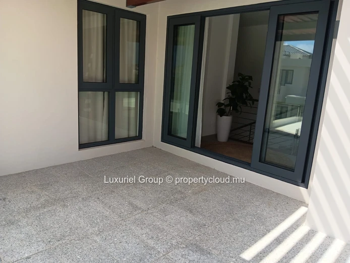 Modern 3-Bedroom Villas-Secure Living with Premium Services