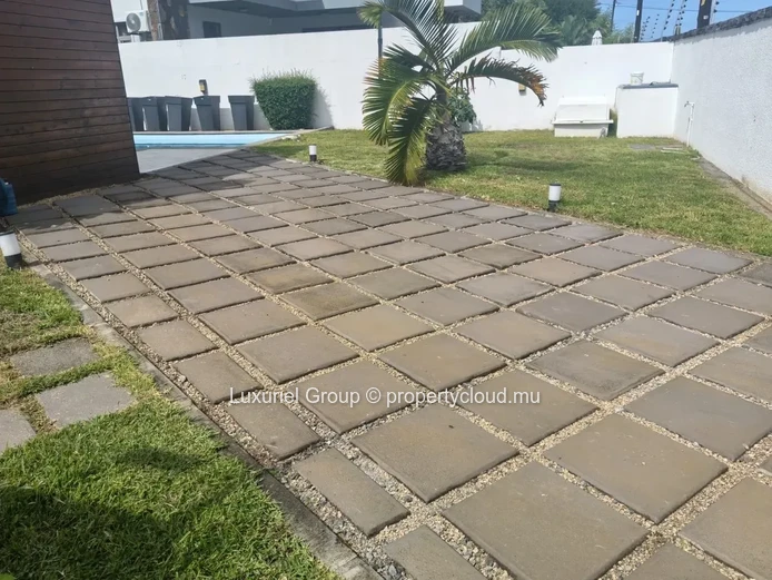 Exclusive 3 En-Suite Bedroom Villa with Landscaped Garden